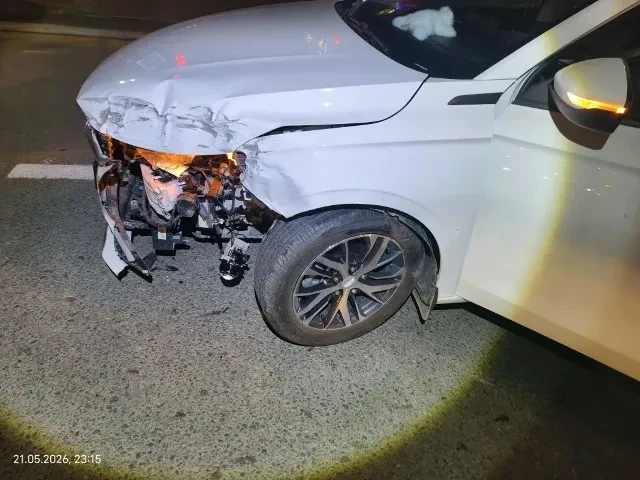 ‼️ В Магнитогорске после ДТП BMW вылетел в дерево на перекрёстке   Жёсткое ДТП произошло вечером 21 