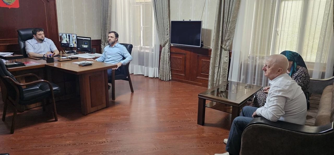 В Хасавюрте обсудили вопросы организации обучения навыкам оказания первой помощи

Под руководством з