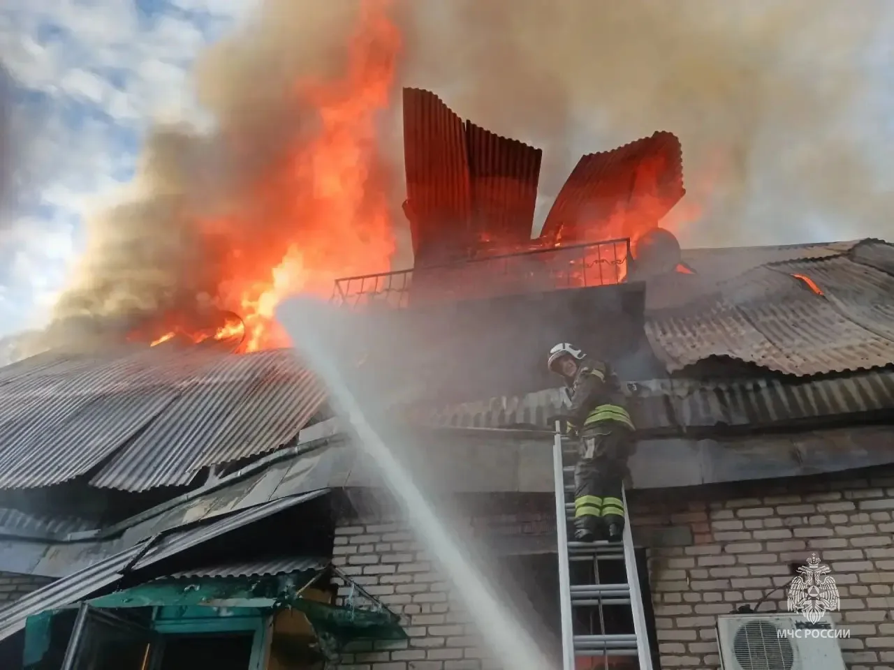 🚒 За сутки сотрудники МЧС России ликвидировали 3 пожара в жилом секторе
 
♦️  Вечером 20 июня в Гла