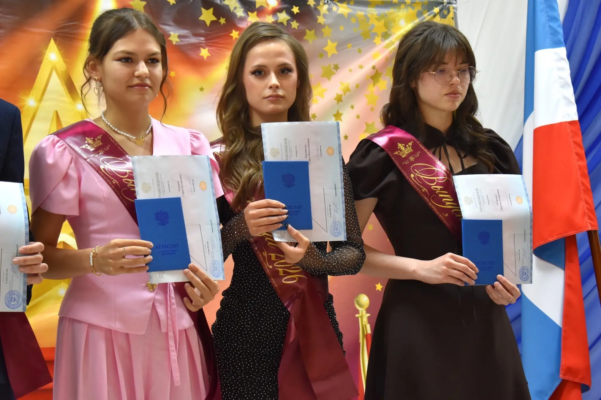 27 июня стал особенным днем в нашей школе! В этот день отгремел выпускной у 9-х и 11-х ...