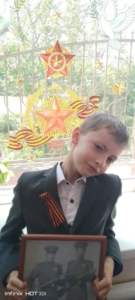Наши окна вновь расцвели яркими красками и символами памяти! Учащиеся МБОУ СОШ №3 с гордостью продол