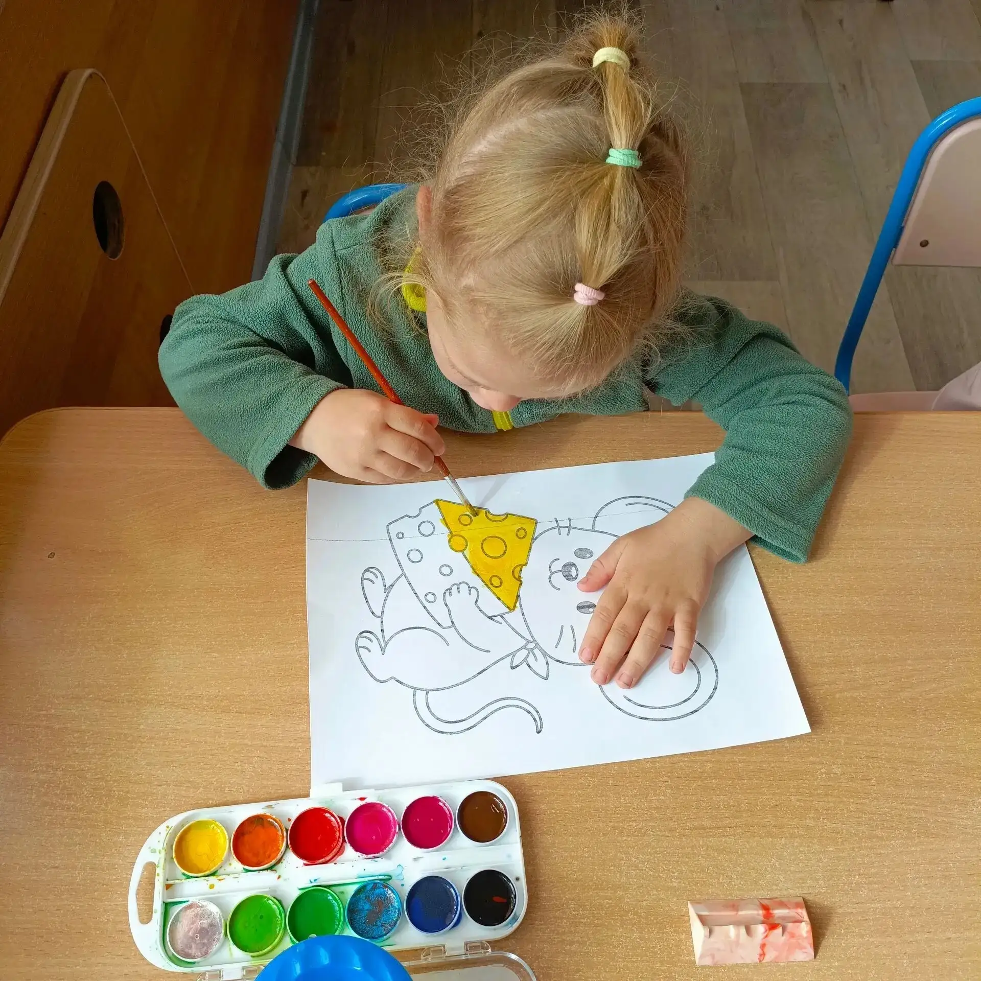 🎨 Творческий вихрь в нашей группе! 🎨

Ребята превращали чёрно‑белые шаблоны в настоящих ярких живо