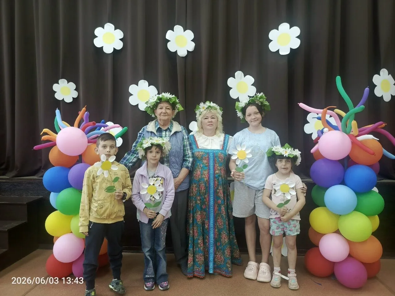 3 июня в МБУ ДК «Анисовский» проведена познавательно- развлекательная программа «Ромашковая мастерск