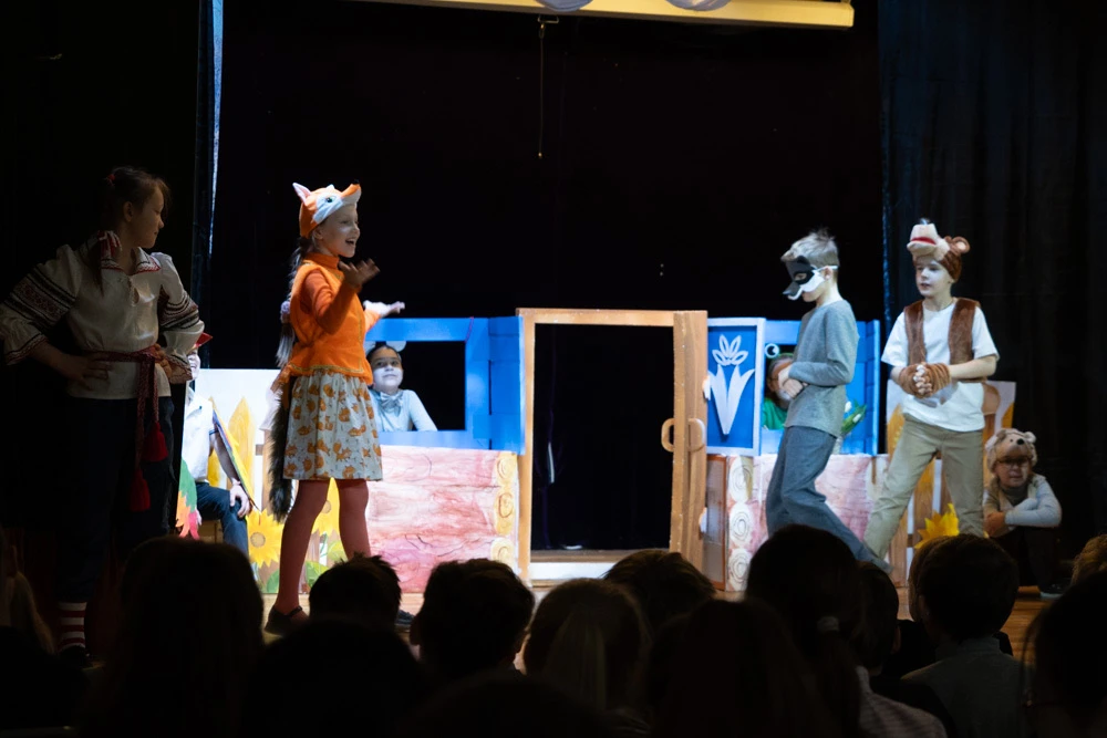 Кто-кто в теремочке живет? 🏠  🎭Сегодня ученики 2 класса «Г» показали ребятам из начальной школы наст