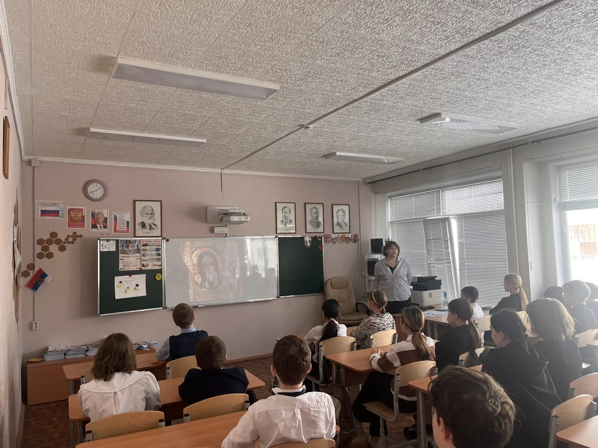 🎭 Новая учебная неделя началась ярко для учеников второй смены! ✨  В рамках курса внеурочной деятель