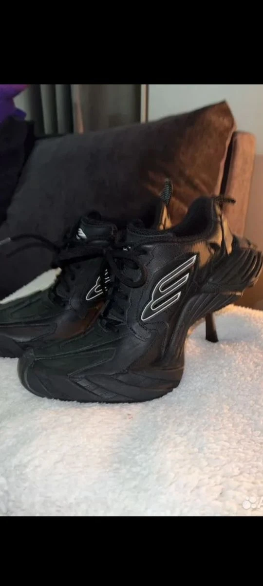 Как насчёт прицепить каблук на спортивные кроссовки, да ни вопрос ! Balenciaga