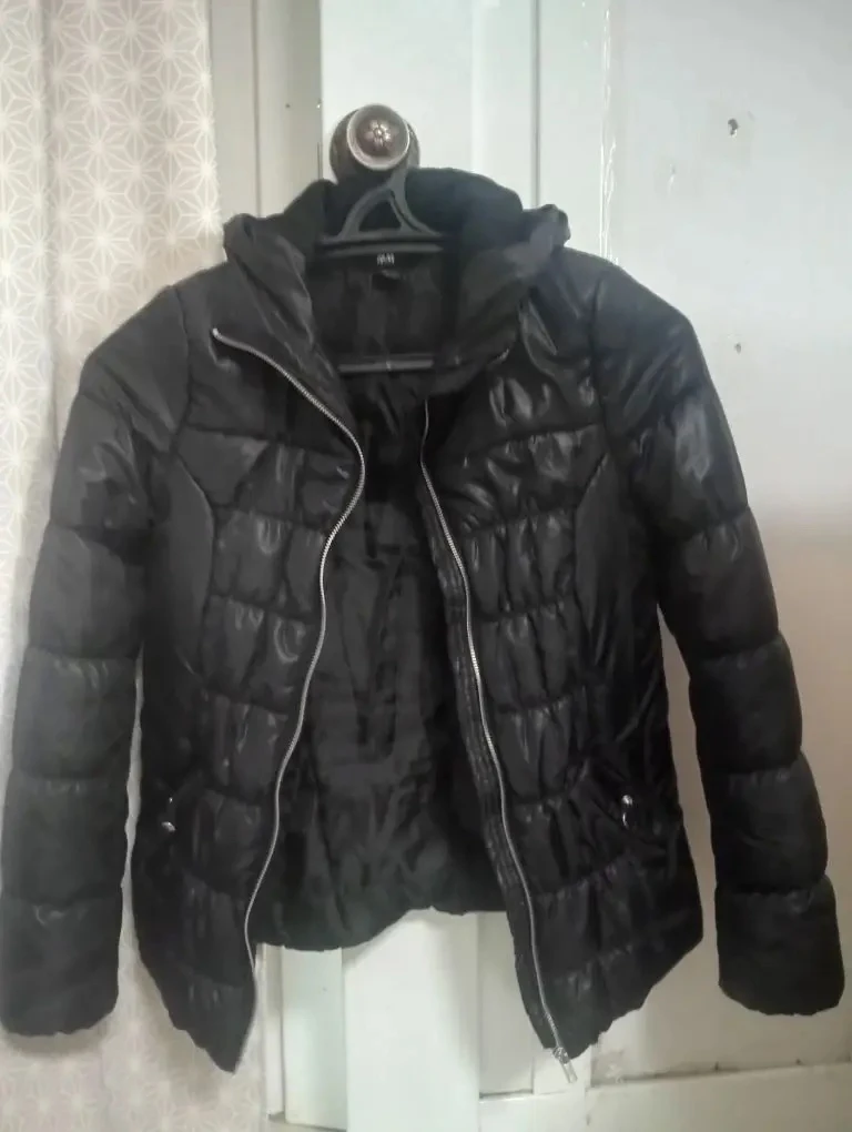 Продам куртки,парки женские б/у ,в хорошем состоянии р-р 42-44  46-48  Тел для связи 89041650404  💰Ц