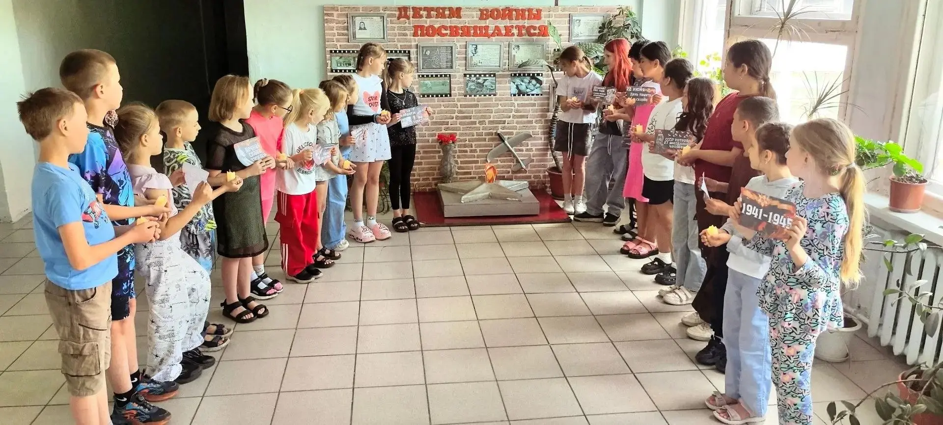 🔥День памяти и скорби в нашем лагере продолжился важными и трогательными мероприятиями.
Мы присоеди