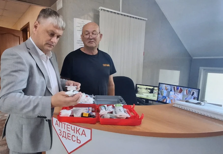 По поручению губернатора Кузбасса Ильи Владимировича Середюка оснащаем аптечками для оказания первой