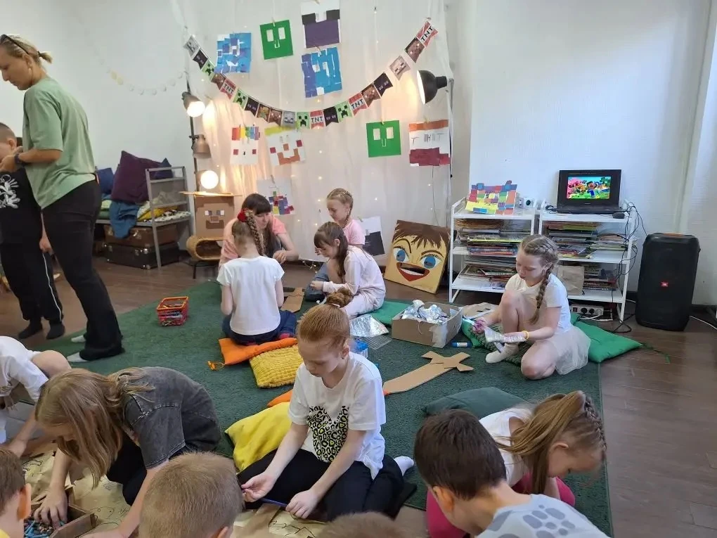 🎪 В ПРЕДДВЕРИИИ ЛЕТНИХ КАНИКУЛ: ПРИКЛЮЧЕНИЕ УЧЕНИКОВ 1 «Б» В СТУДИИ «ВОЗДУШНЫЙ КРОКОДИЛ»! ☀️✨  В пос