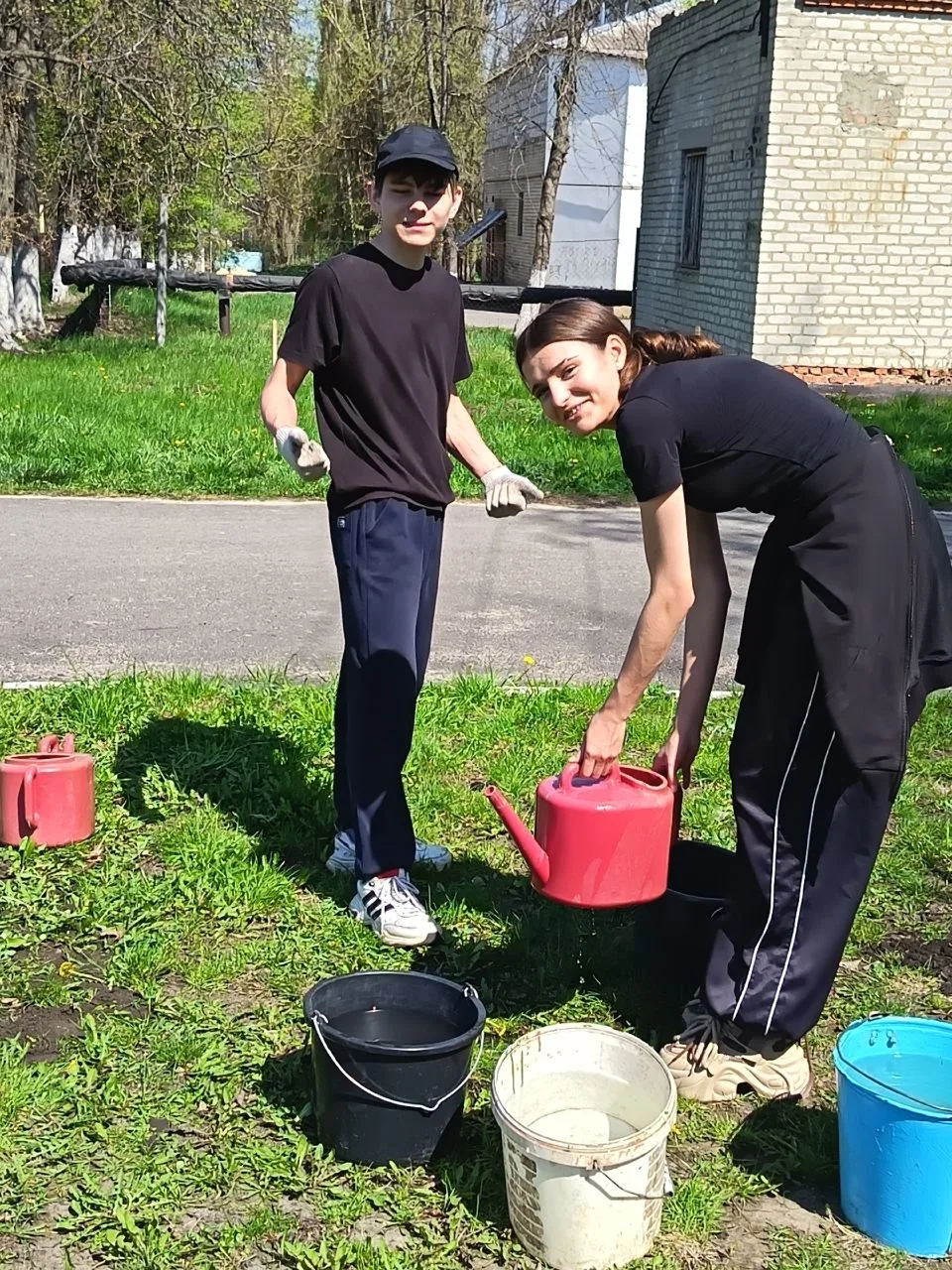 🌳В нашей школе прошла Всероссийская акция: «Сад- Связь поколений»!