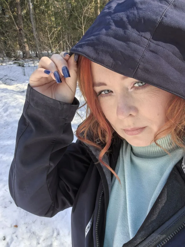 «Красивая баба на каблуках, при макияже. Наверное, удачно вышла замуж или просто повезло».