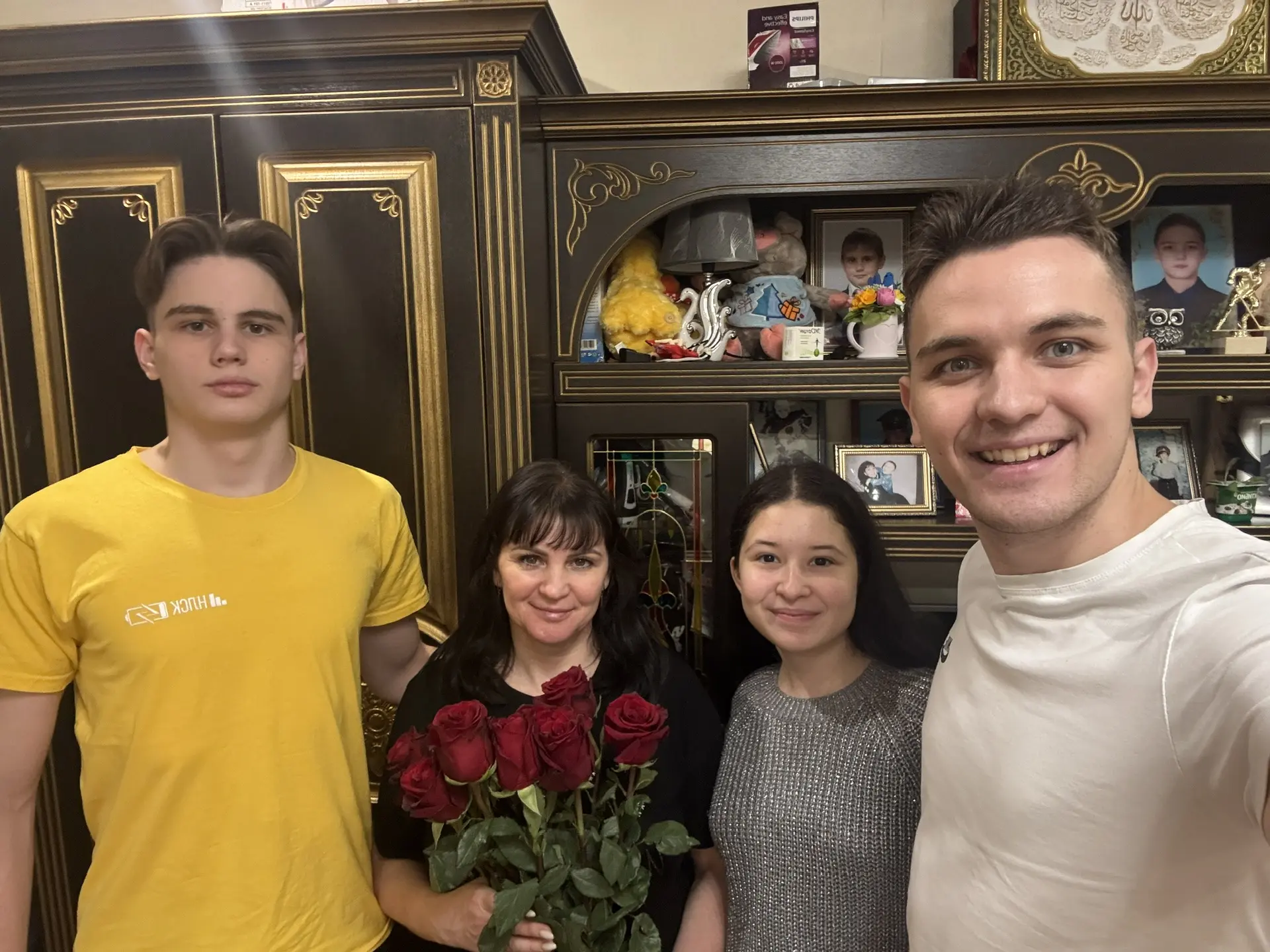 Самым дорогим и любимым — самые красивые цветы. С праздником, наши мамы! ❤️🌹