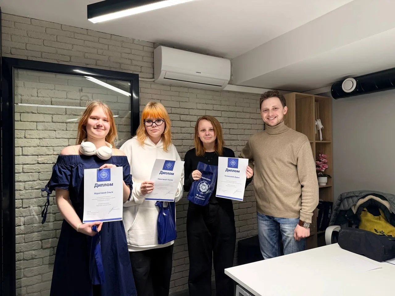 🏆Награда нашла своих героев!   Победители конкурса сочинений по мотивам выставки «Транспорт и детска