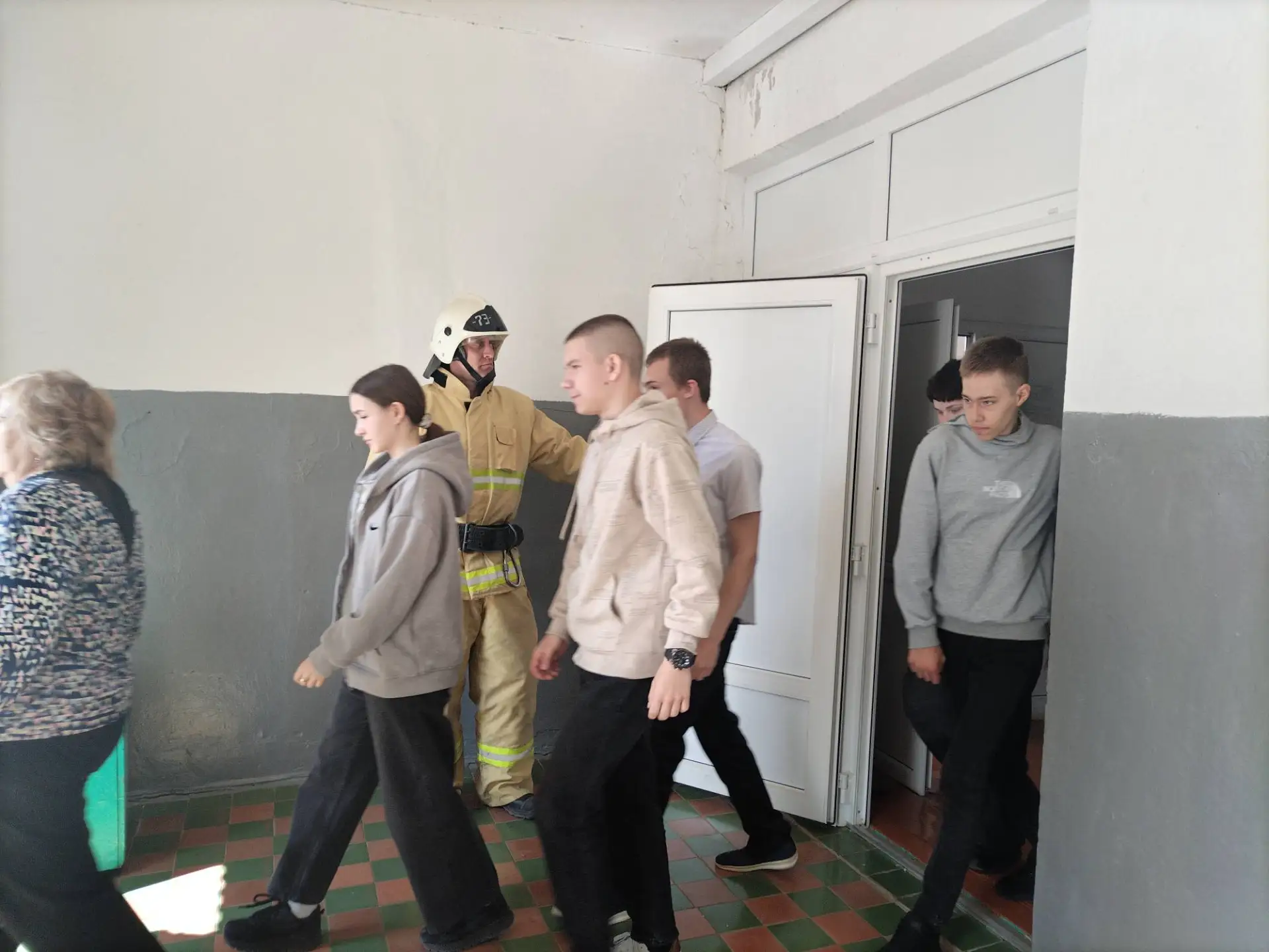 В течение нескольких лет в МКОУ Семеновская СОШ им. Н.Е. Ерещенко
проводятся мероприятия по предупре