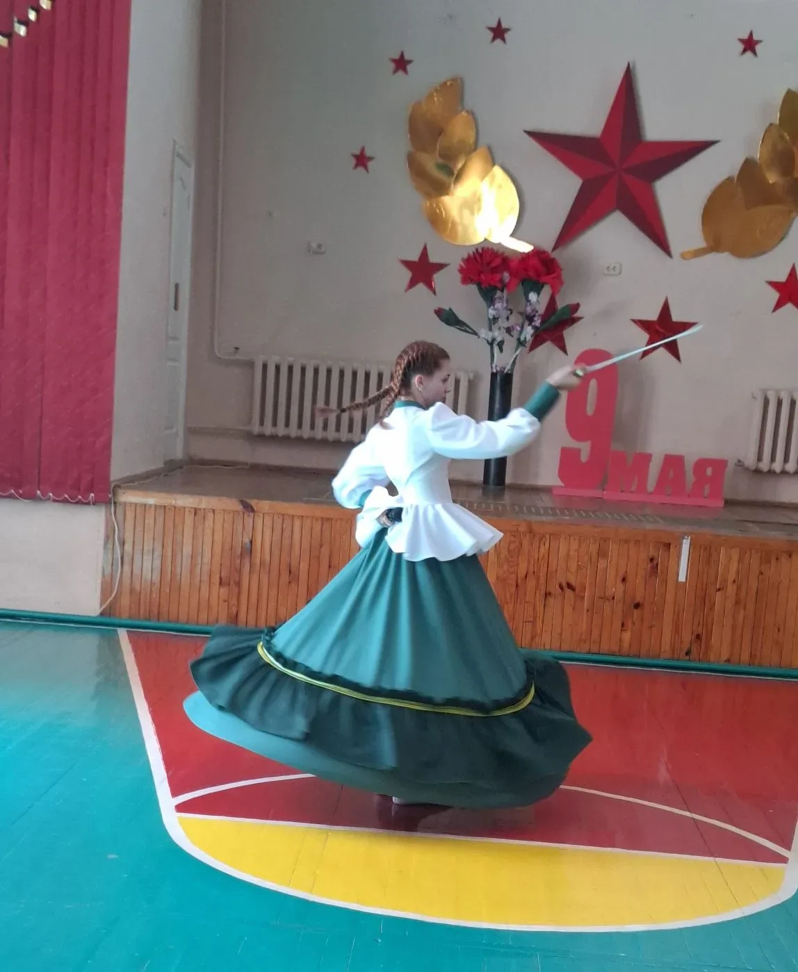 Накануне Дня Победы в Стародубском казачьем кадетском корпусе состоялся традиционный концерт "И помн