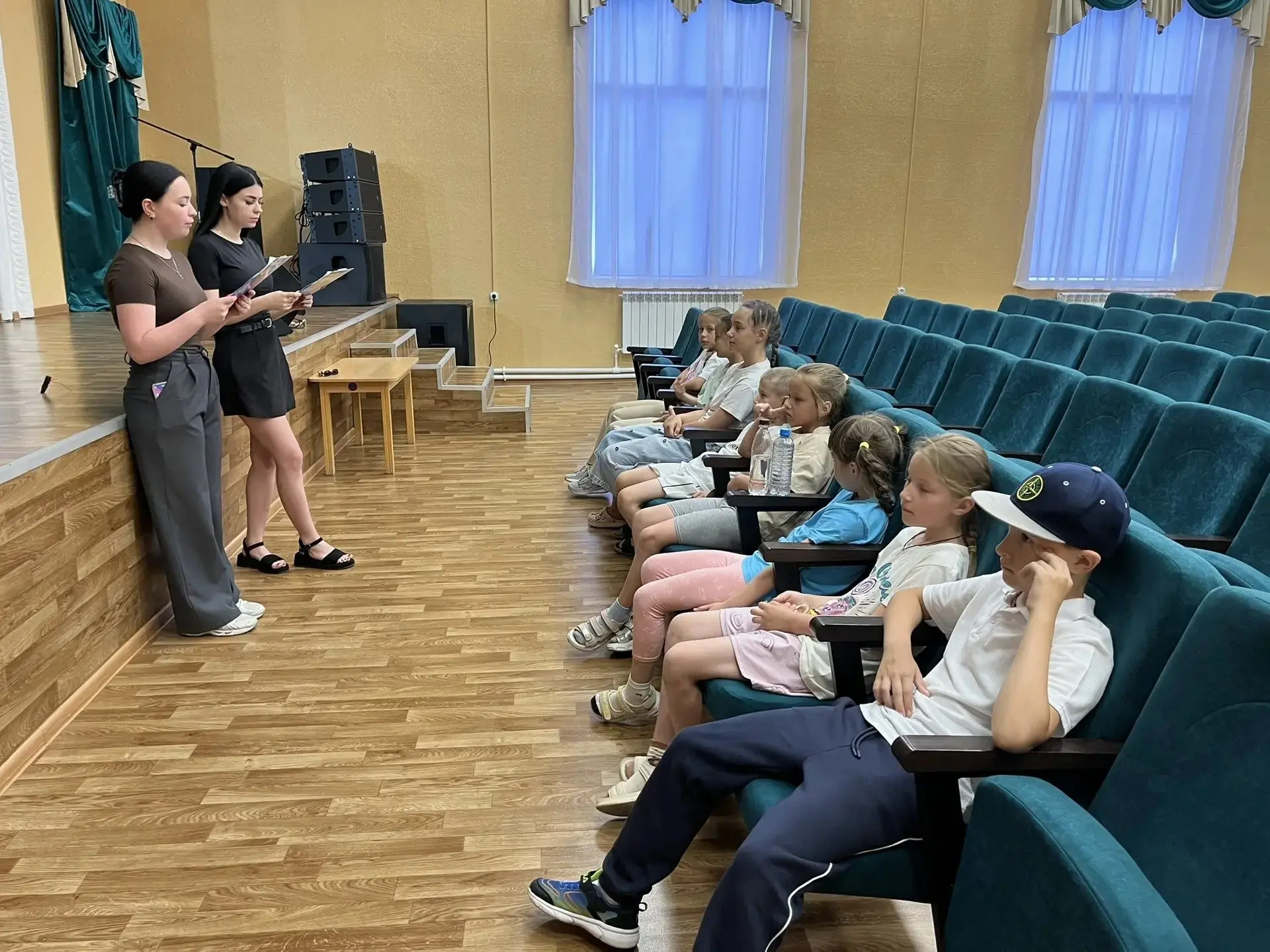 В Акимовских объединенных кружках сейчас особенно людно и шумно, и это неспроста! К ребятам приехали