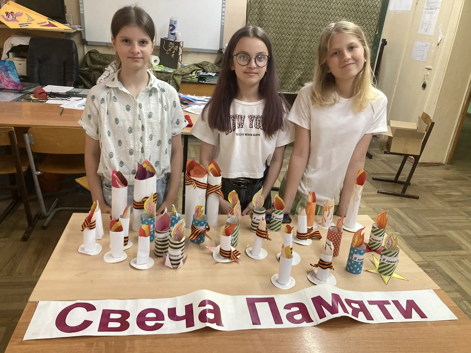 Сегодня в нашем пришкольном лагере "Веснушки "  в 4 отряде прошёл мастер-класс «Свеча памяти», посвя
