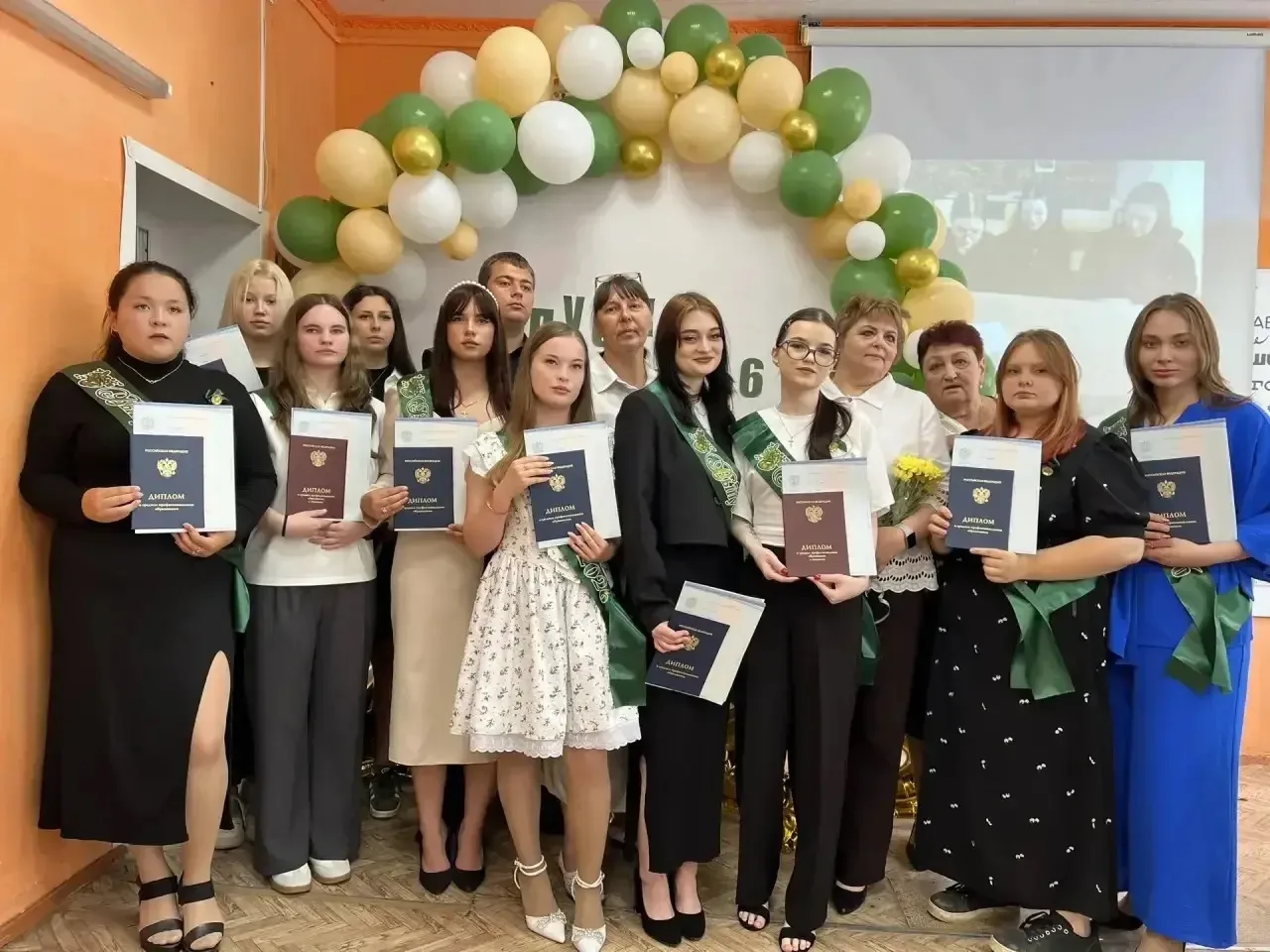 🎉 Кажется, еще вчера они переступили порог лицея, а сегодня — уже держат в руках дипломы.