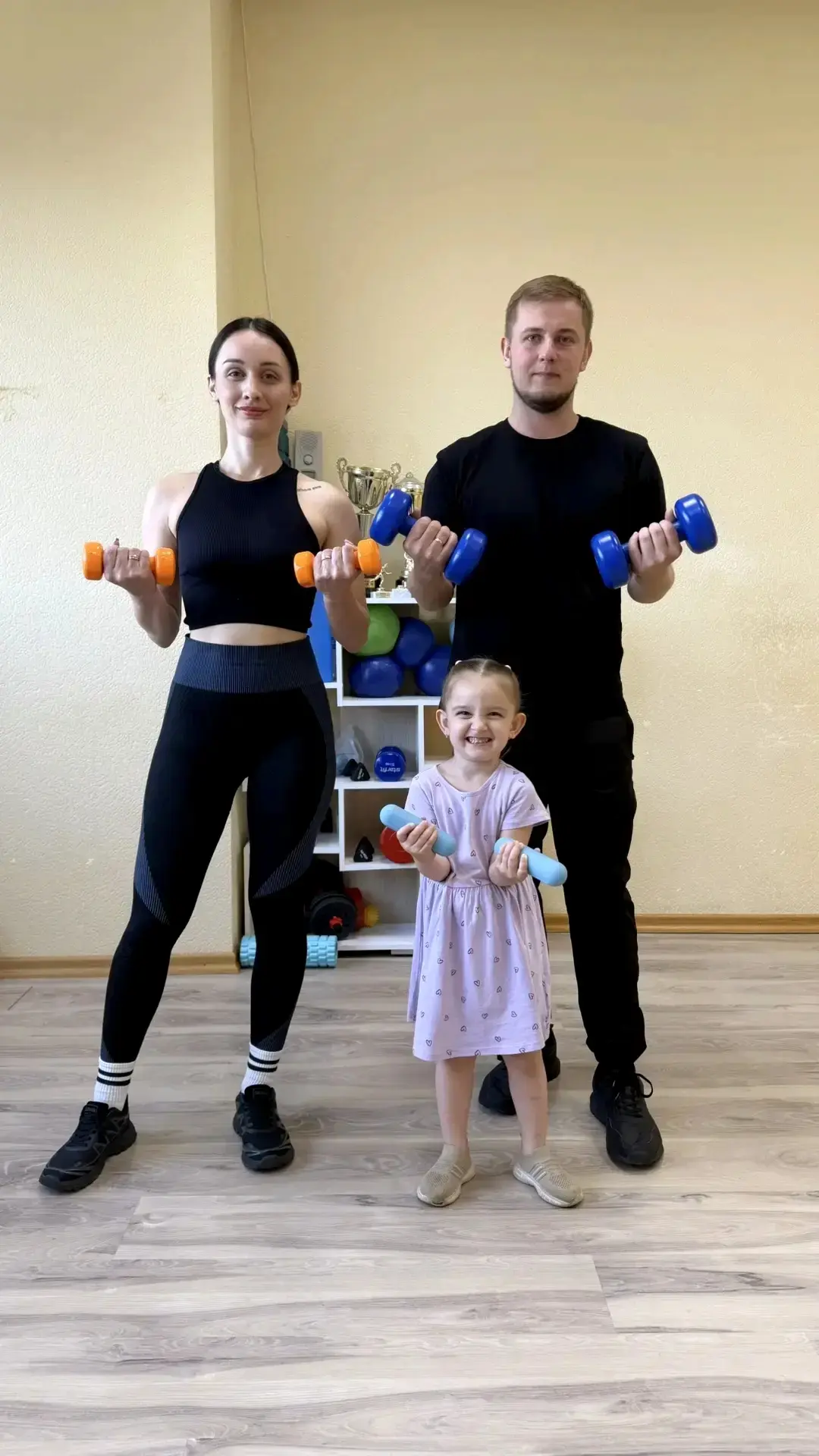 Фотоконкурс, посвященный Дню Семьи, любви и верности) 
"На зарядку по порядку" 🥰🥳
Семья Лукьяновых