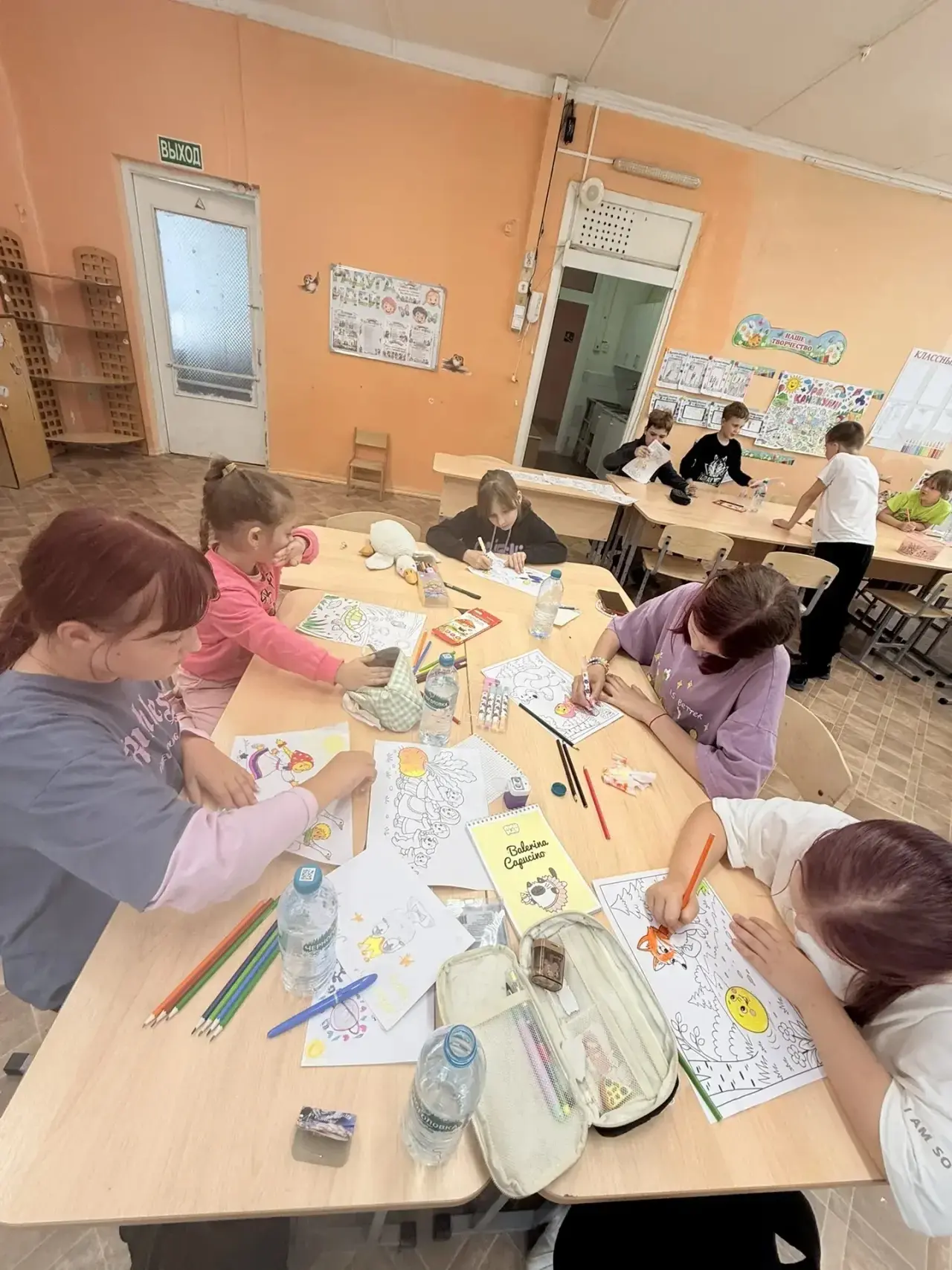 Сегодня у нас был День сказок — и он получился по-настоящему волшебным! ✨

День начался с весёлой ви