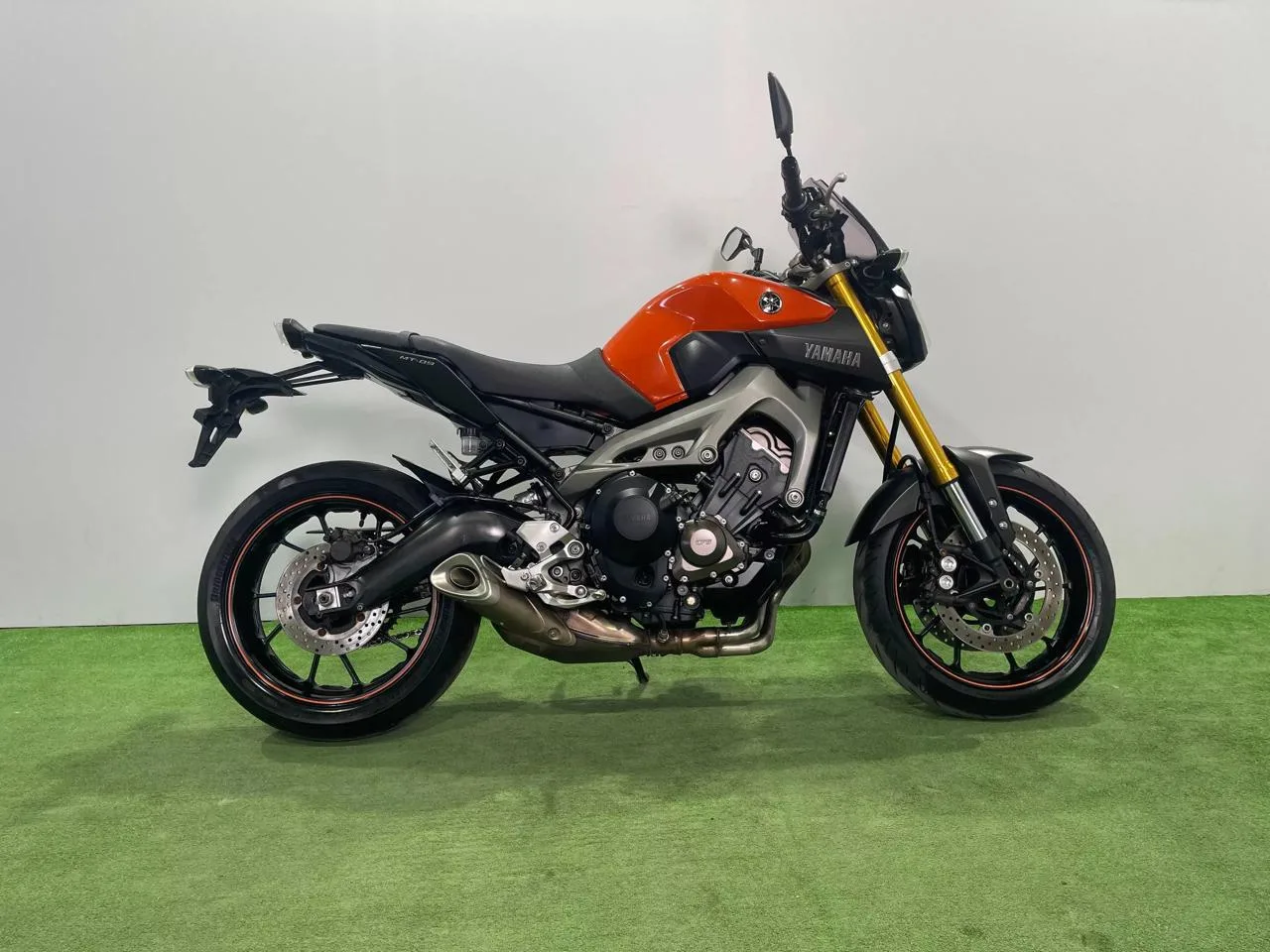 YAMAHA MT-09 в наличии во Владивостоке  Характеристики:  - 2015 год - объем 850 см3 - Аукцион BDS - 