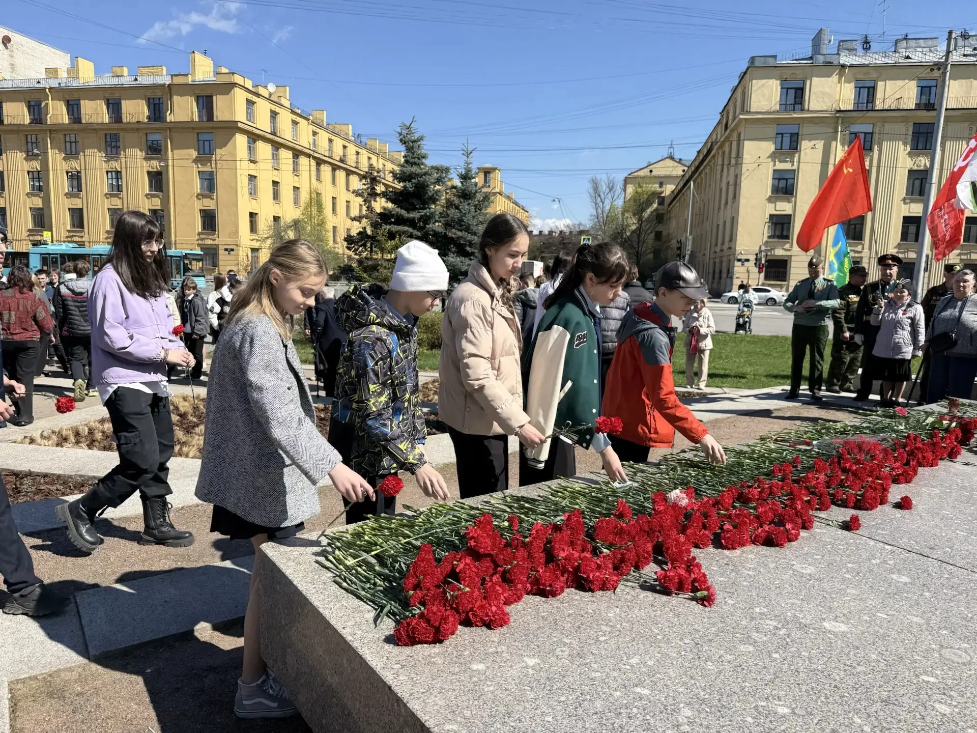 🇷🇺 В преддверии Дня Победы на площади Балтийских Юнг состоялась торжественная церемония памяти о юно
