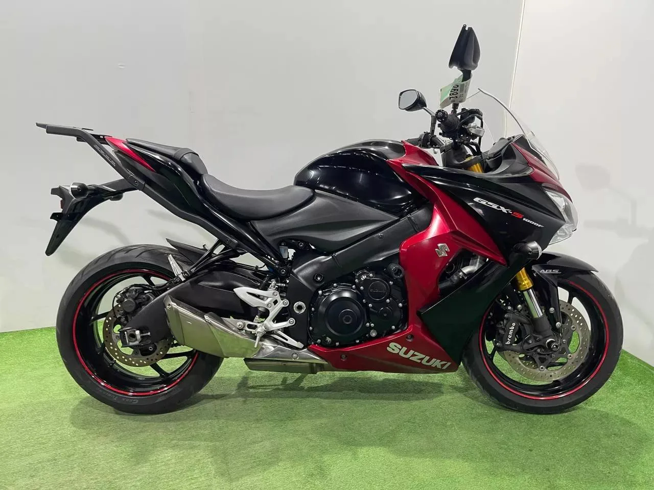 SUZUKI GSX-S1000F в наличии во Владивостоке  Характеристики:  - 2016 год - объем 998 см3 - Аукцион B