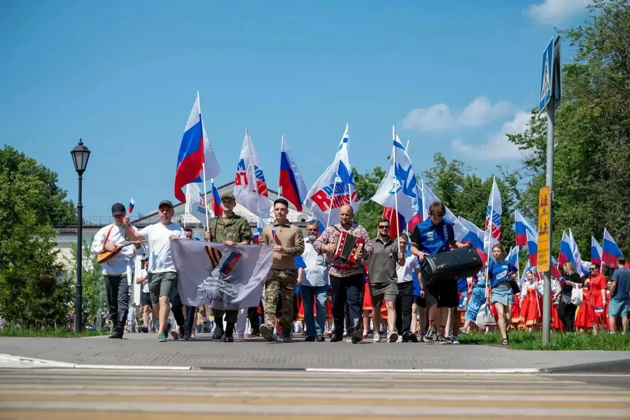 Сегодня — День России🇷🇺

Большой праздник для миллионов граждан нашей необъятной страны.

Для кажд