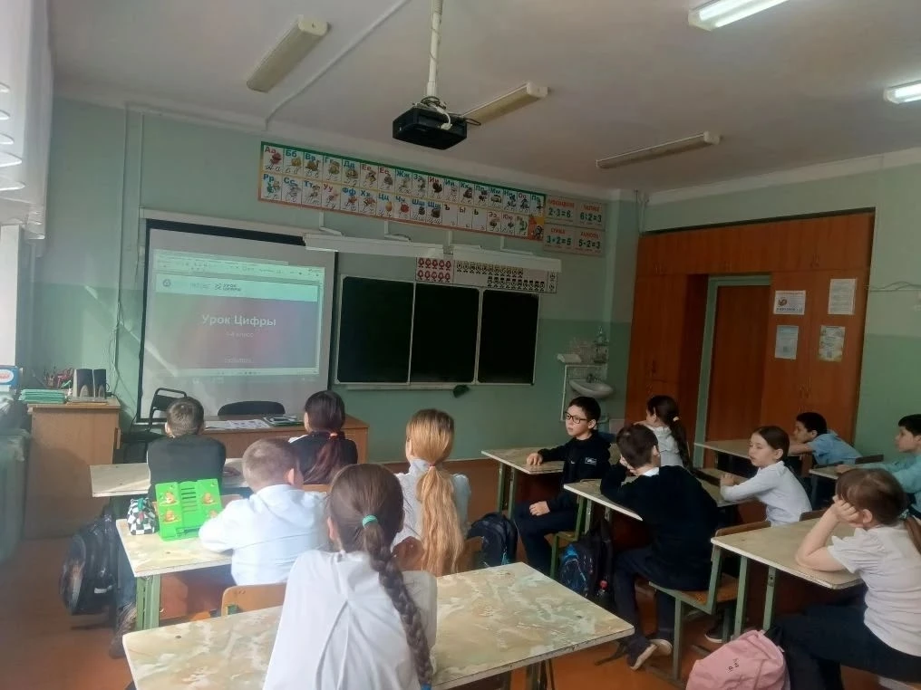 💻✨ «Урок цифры» в параллели 4-х классов! ✨💻  Ребята из 4-х классов нашей гимназии стали участниками 