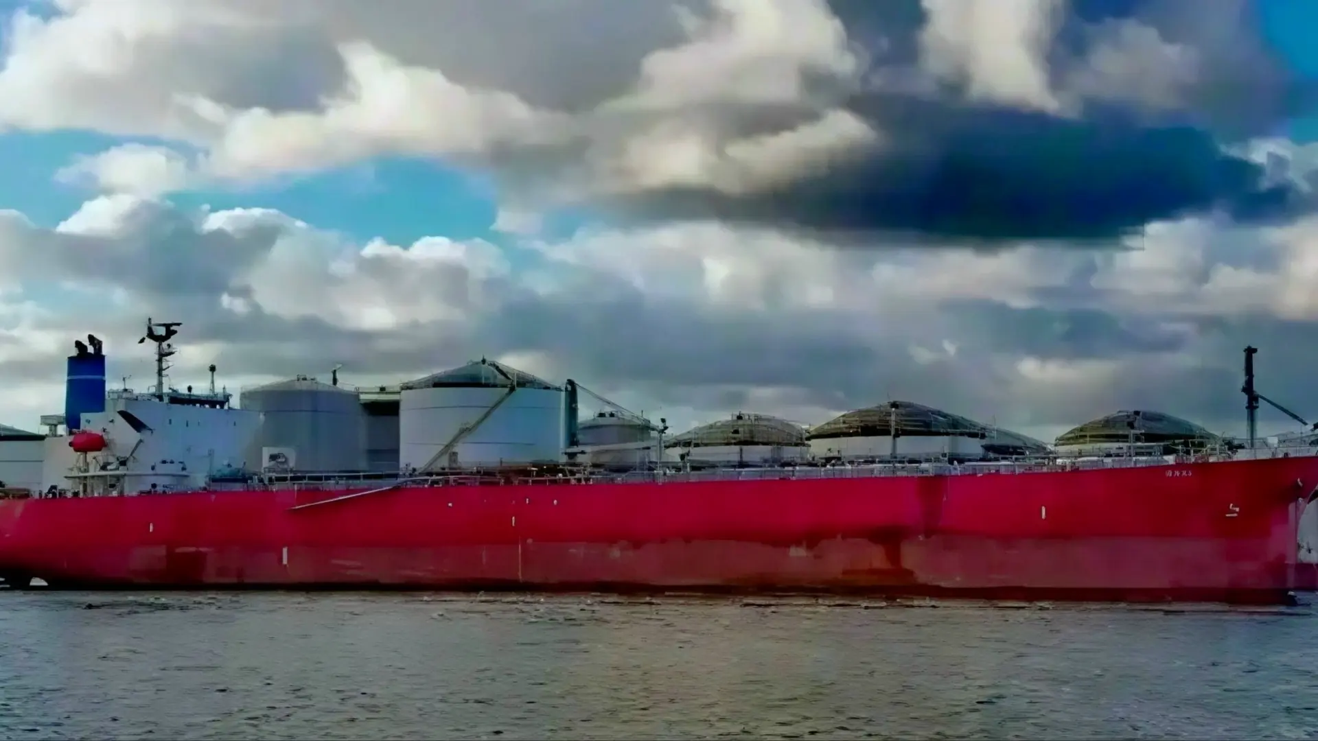 ❗️ВМС КСИР заявили, что супертанкер EL GAIA подорвался на морской мине при попытке прой...