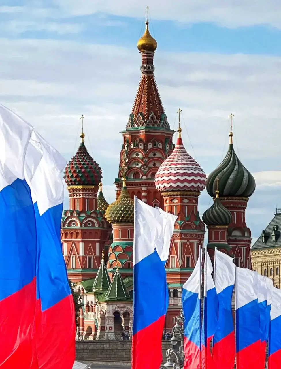 🌆 День медленно подходит к концу

Надеемся, этот праздник подарил вам яркие эмоции. Москва не собир