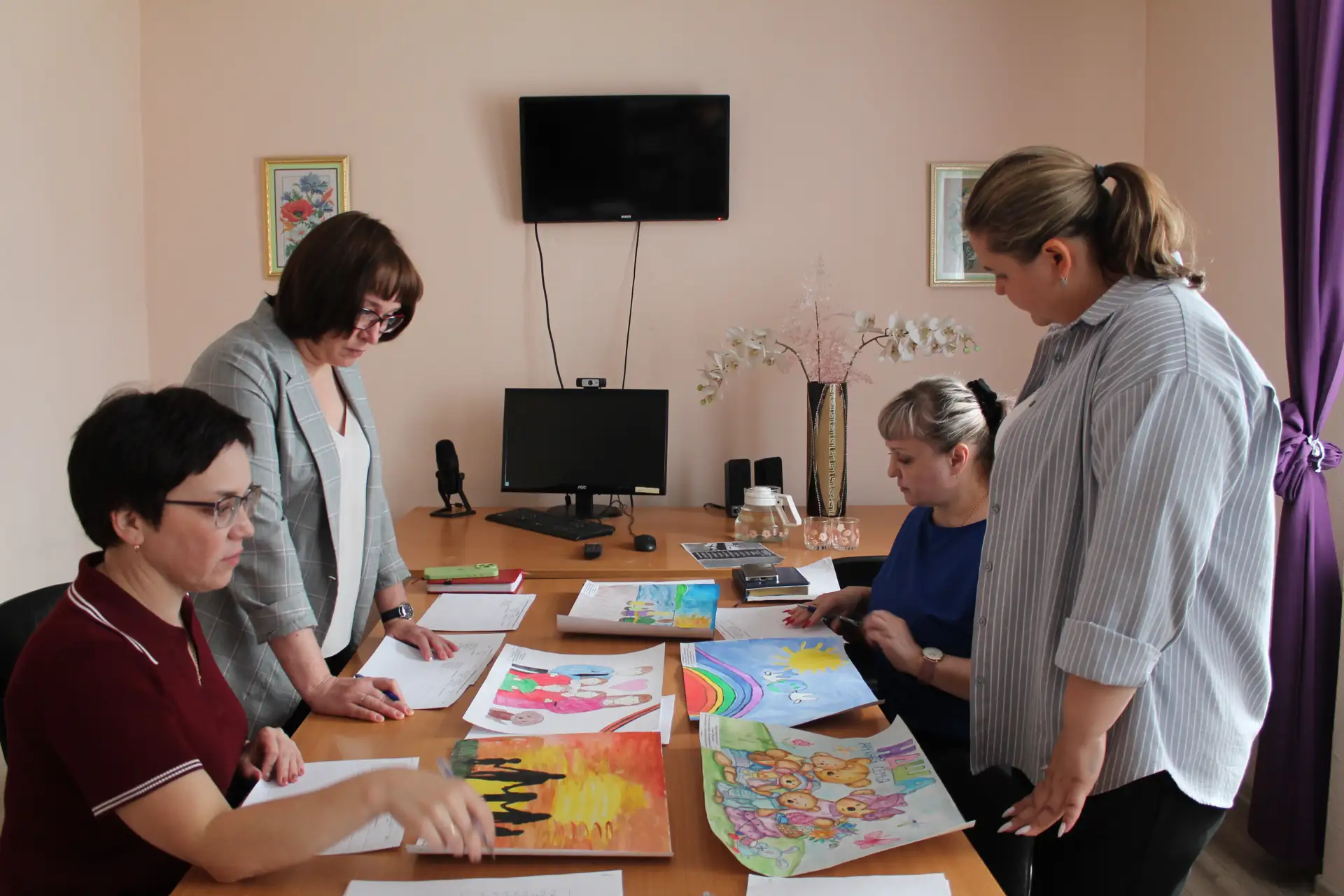 Рисуем многодетное счастье  В Управлении социальной защиты по городу Усолье-Сибирское и Усольскому р