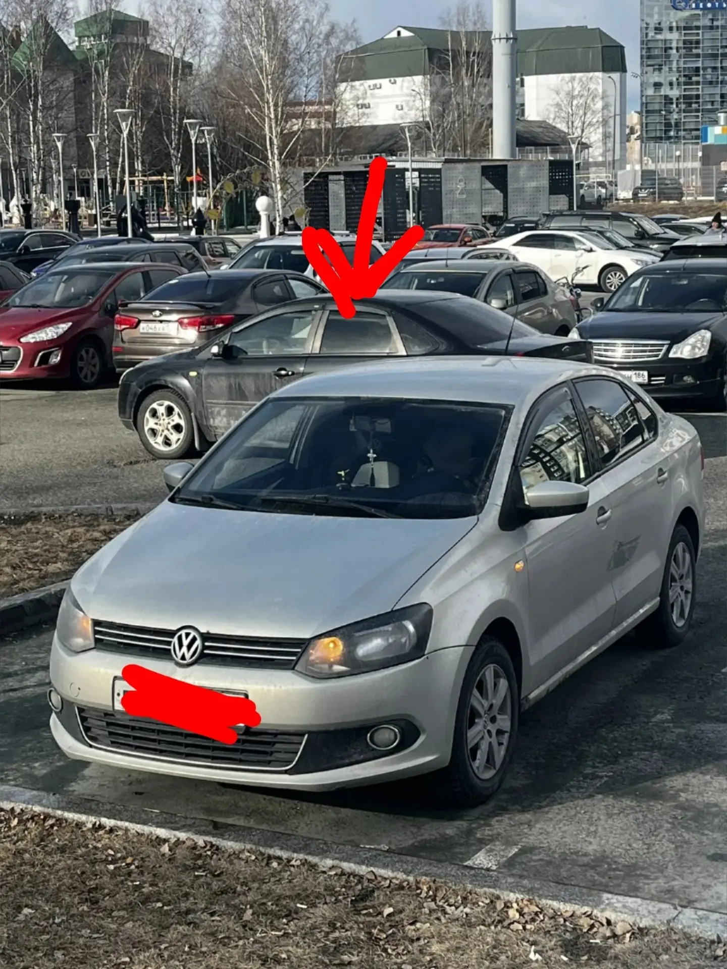 Сегодня получилось не красивая ситуация на стоянке ДТП с участием чёрной машины ударил и уехал, приш