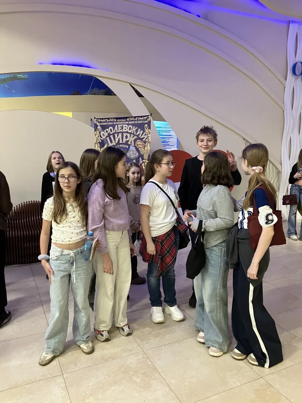 🐟Из жизни гимназистов 🐠  Ученики 5-1 класса побывали на экскурсии  в океанариуме.  В петербургском о