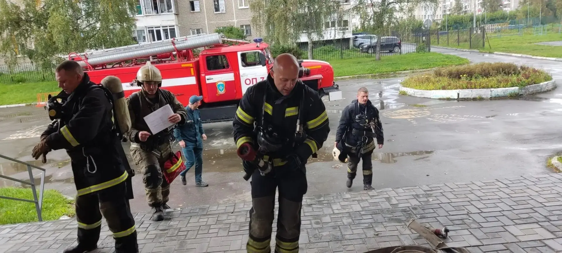 Безопасность — прежде всего: в нашей школе прошли учения перед началом учебного года. п...