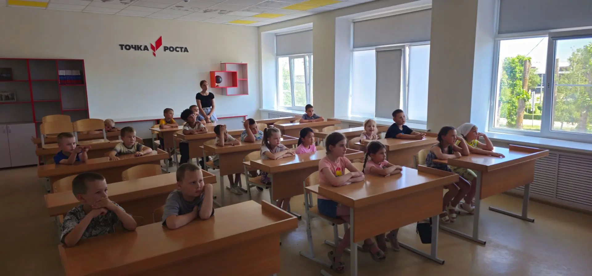 Пришкольный лагерь "Теремок"
День 10.
Первый отряд "Крепкие орешки" на просмотре мультфильмов о техн
