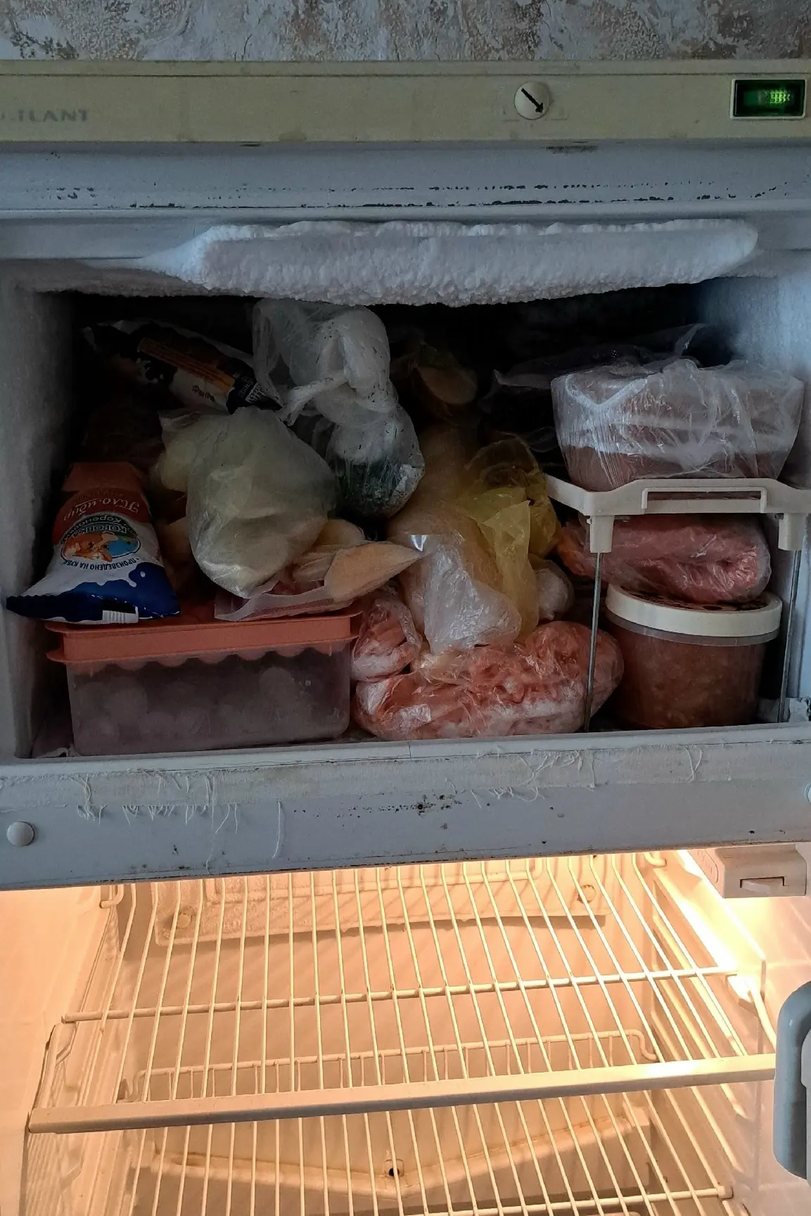 Отдам нуждающимся холодильник(пустой) в рабочем состоянии, после четырёх часов вечера, ...