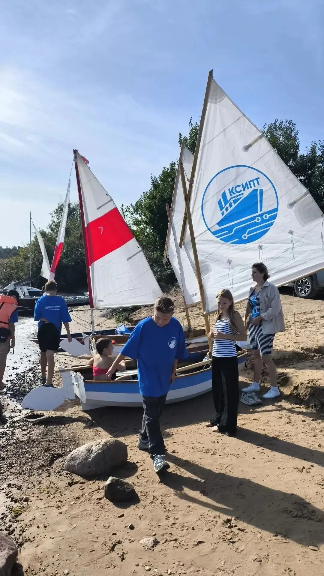 ⛵ Недавно в  Ломоносове прошел большой морской фестиваль.
