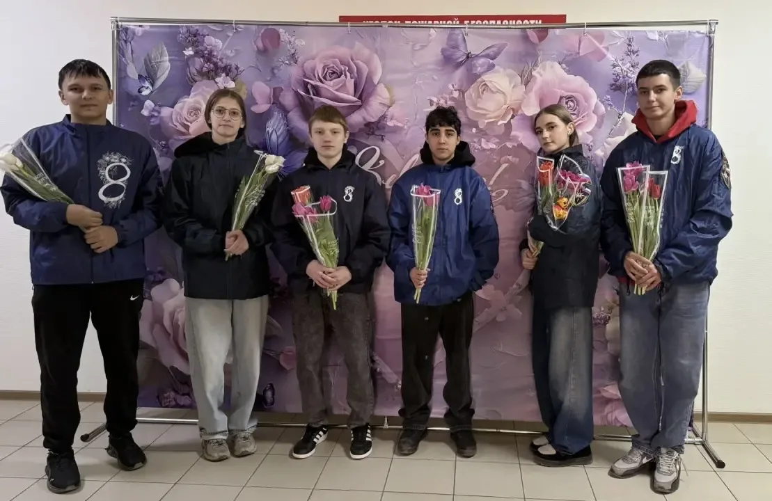 🌸 Эх, этот весенний женский день!   В честь 8 Марта добровольцы Всероссийского студенческого корпуса