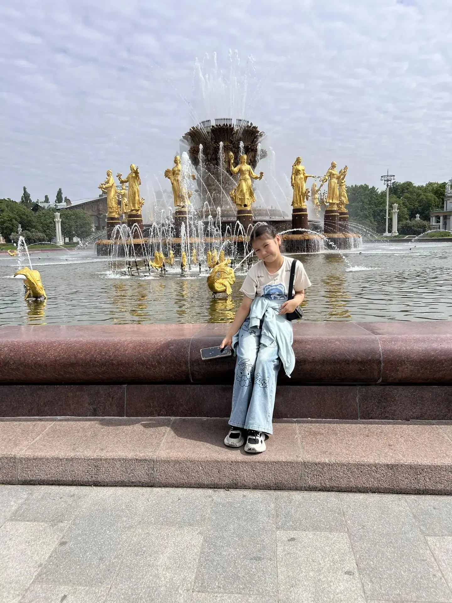 Москва, встречай! Наша Сабина покоряет столицу! 🏙️✨

Летние каникулы — это лучшее время для больших
