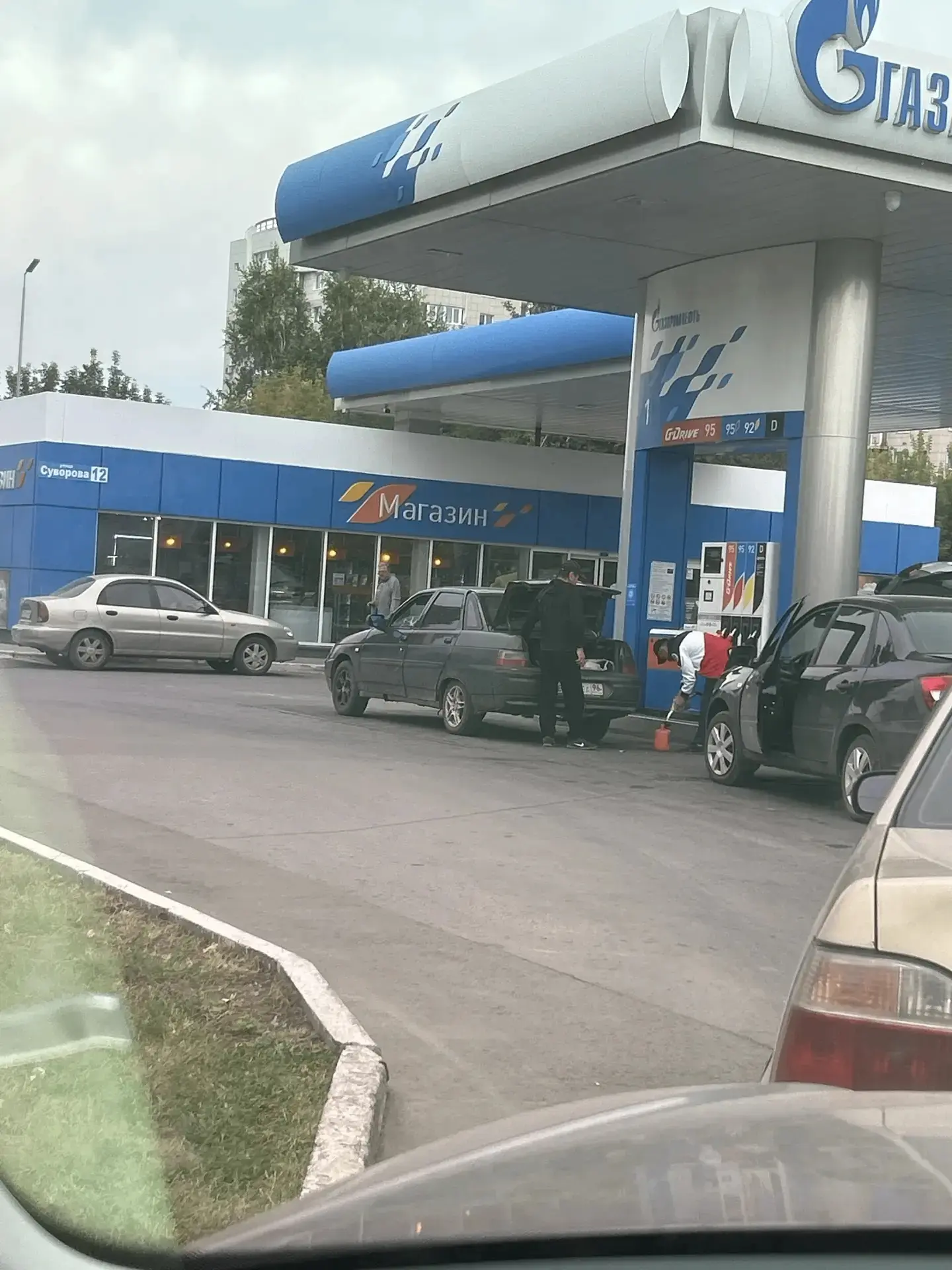 На заправках Каменска-Уральского происходит жесть. Не смотря на обещания власти увеличи...