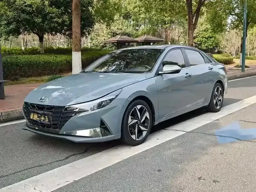 Hyundai Elantra  LUX
1,5L, 115 л.с., CVT, 2WD
Год выпуска: 2023
Пробег: 37 т.км.
Хорошее состояние а