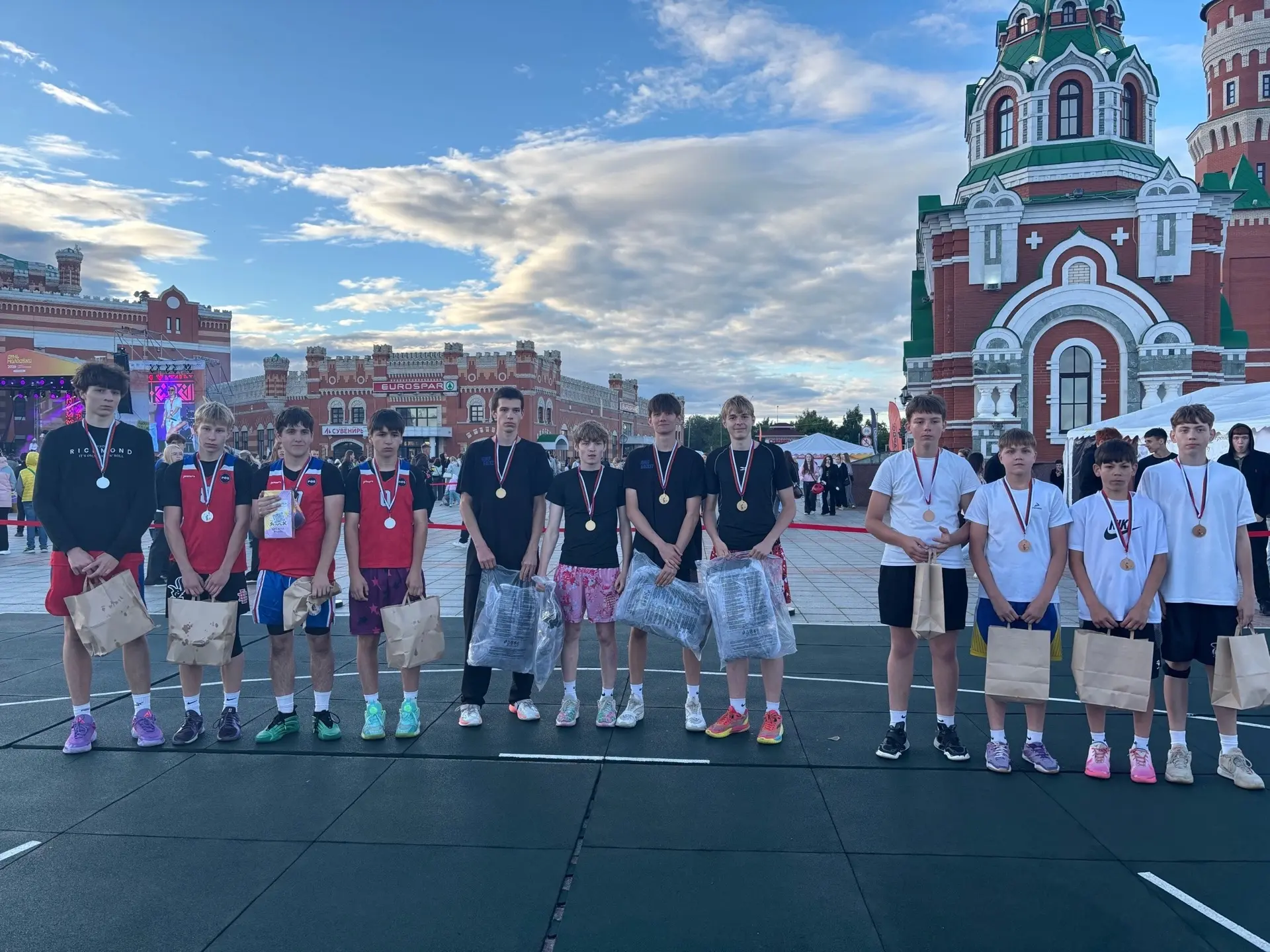 Сегодня в День молодежи-новый успех наших баскетболистов🏀

🏀🔥 ДВОЙНОЙ ЗОЛОТОЙ ДУБЛЬ! 🔥🏀

Мы все