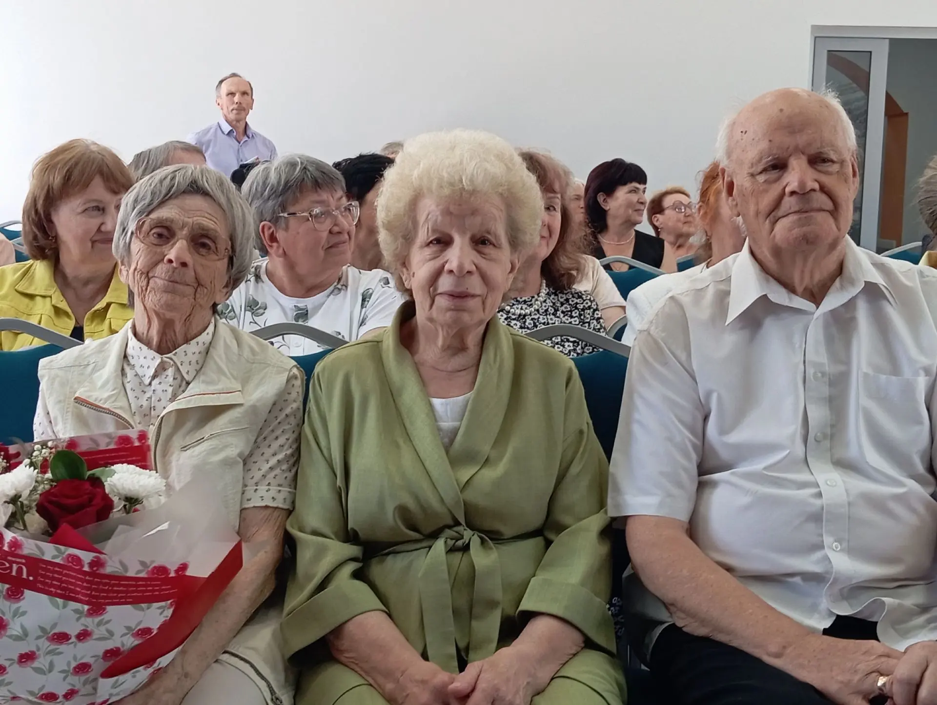 🔔Школьный звонок снова позвал в родные стены! 🔔
     28 июня наша школа встречала выпускников 1976