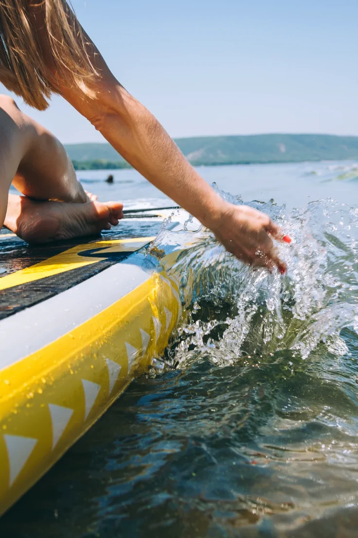 САП-серфинг: 5 правил, чтобы не искупаться с сюрпризом 🏄‍♂️🌊

1. Жилет — застегни, даже если умееш