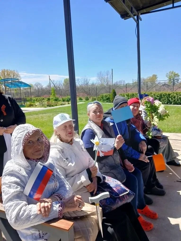 В рамках акции «Добрые встречи» состоялось выездное заседание клуба «Долголетие» на территории дома-