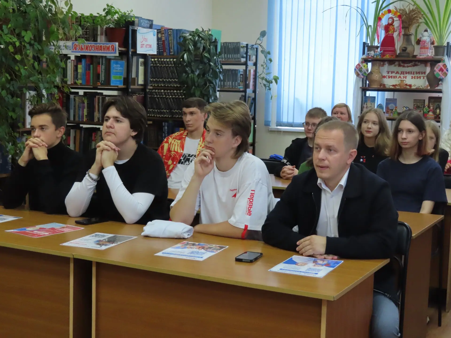ДОБРО ПОЖАЛОВАТЬ В «ДВИЖЕНИЕ ПЕРВЫХ»
 
День открытых дверей собрал молодежь округа в здании Воловско