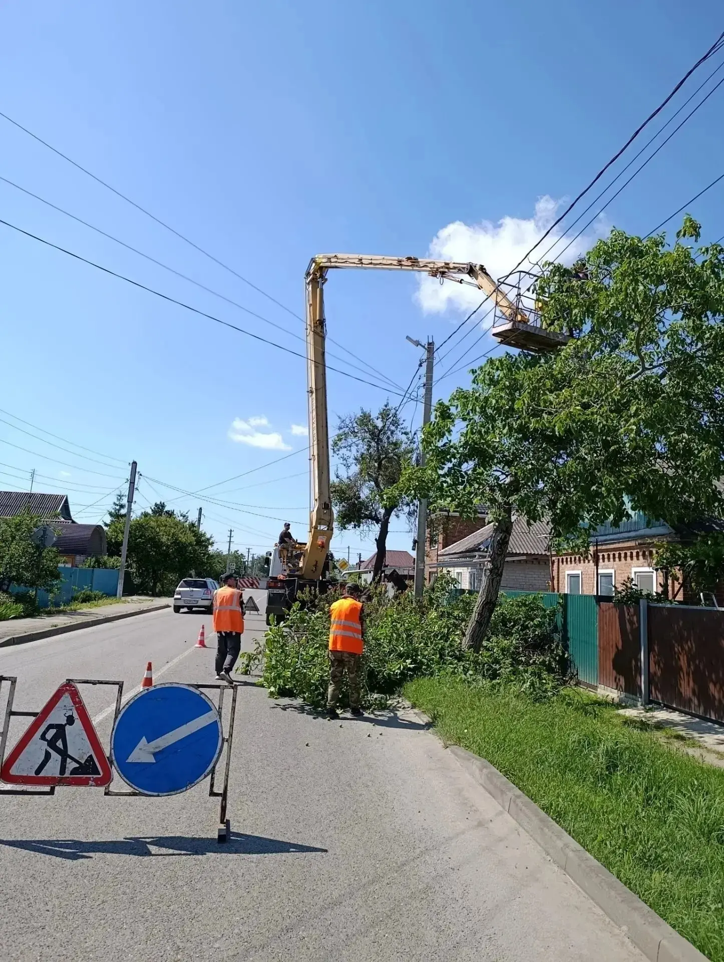 На территории города активно ведутся работы по благоустройству. Сотрудники профильных с...