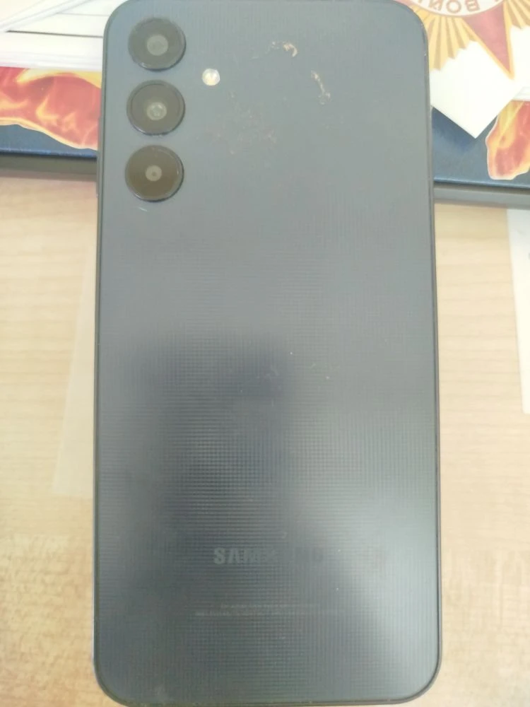 📱Найден телефон Samsung Galaxy!

Мы нашли телефон, который был полностью разряжен. Зарядили его, но